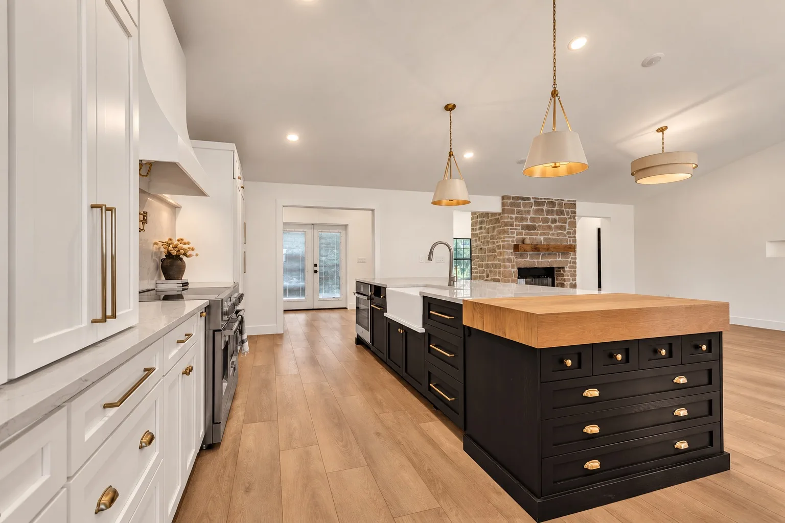 Kitchen remodel in Tampa, FL with two-tone cabinetry, island, and quartz countertops